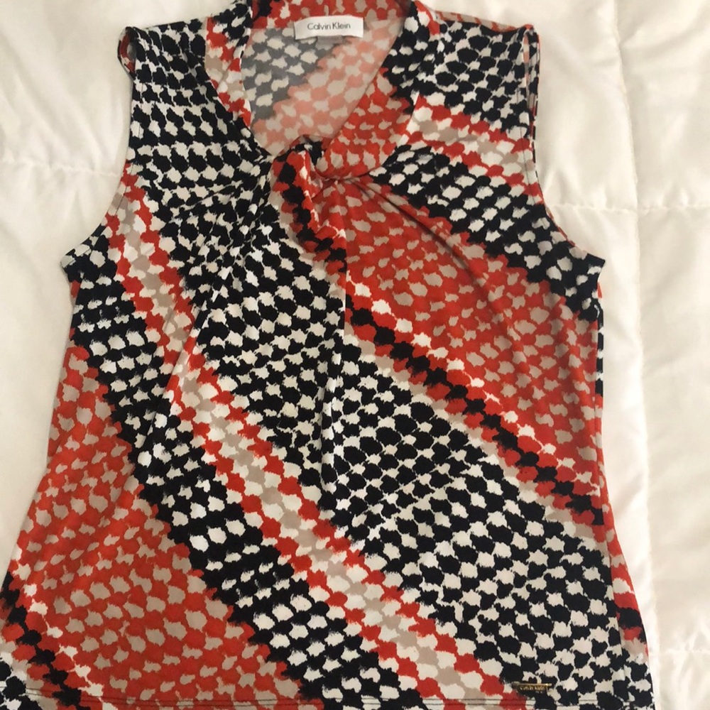 Professional blouse sleeveless